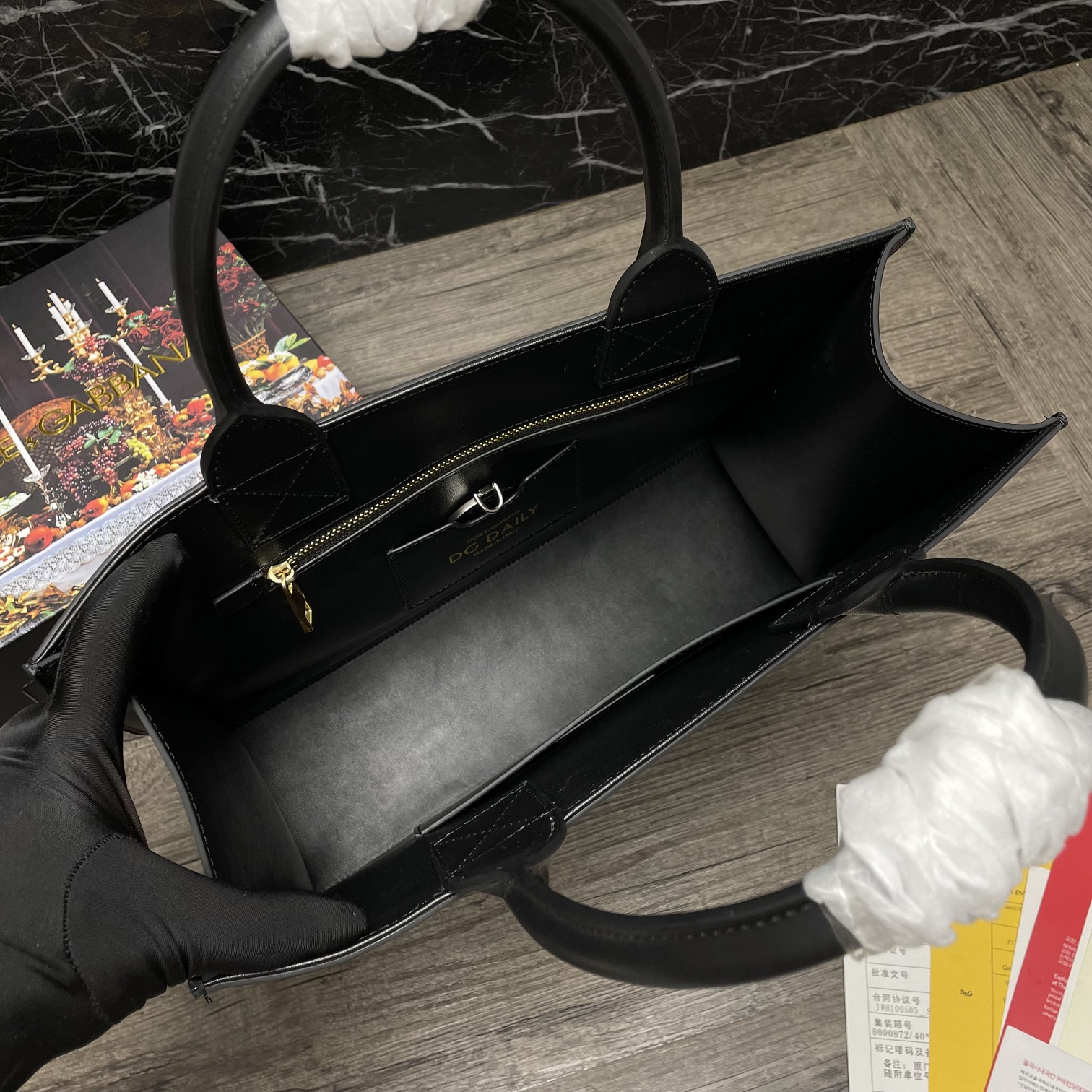 DOLCE & GABBANA SMALL DG Daily Shopper Calfskin Black BB7023 36 x 28.5 x 13 cm