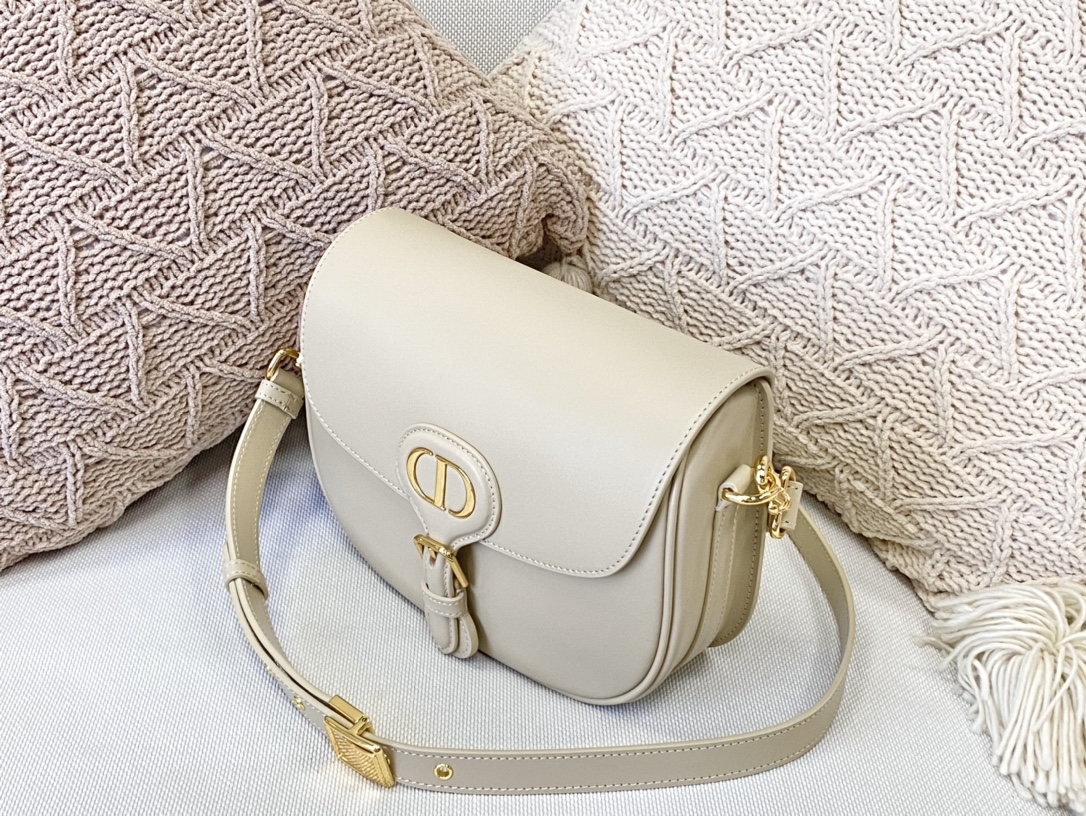 D10r medium bobby bag beige box calfskin m9319umol 22 x 7 x 18 cm