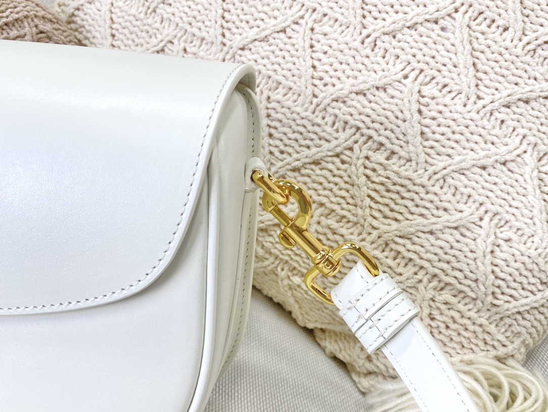 D10r medium bobby bag box calfskin white m9319umol 22 x 17 x 6 cm