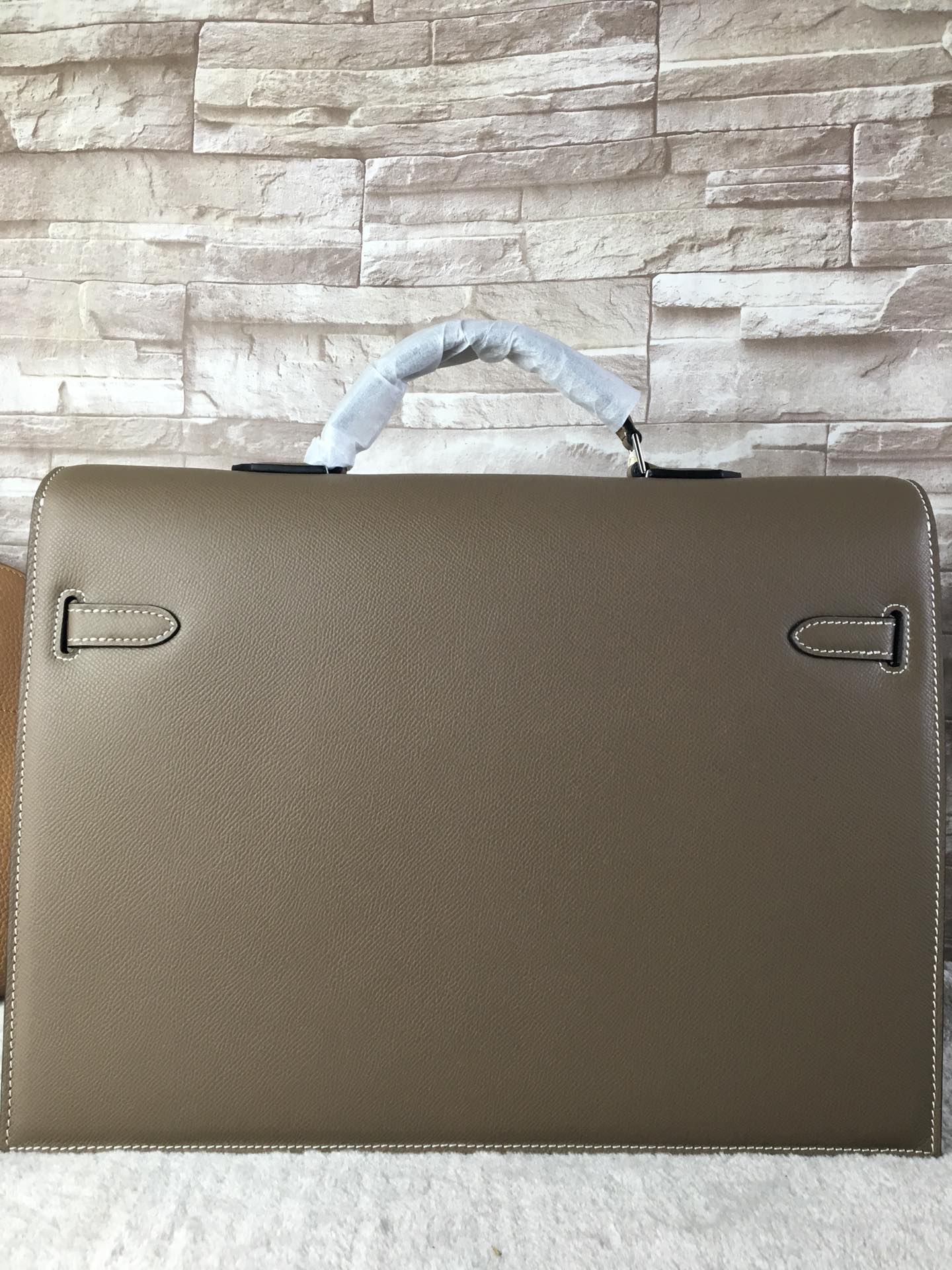 H**me5 kelly depeche briefcase epsom gold hardware taupe 38 cm