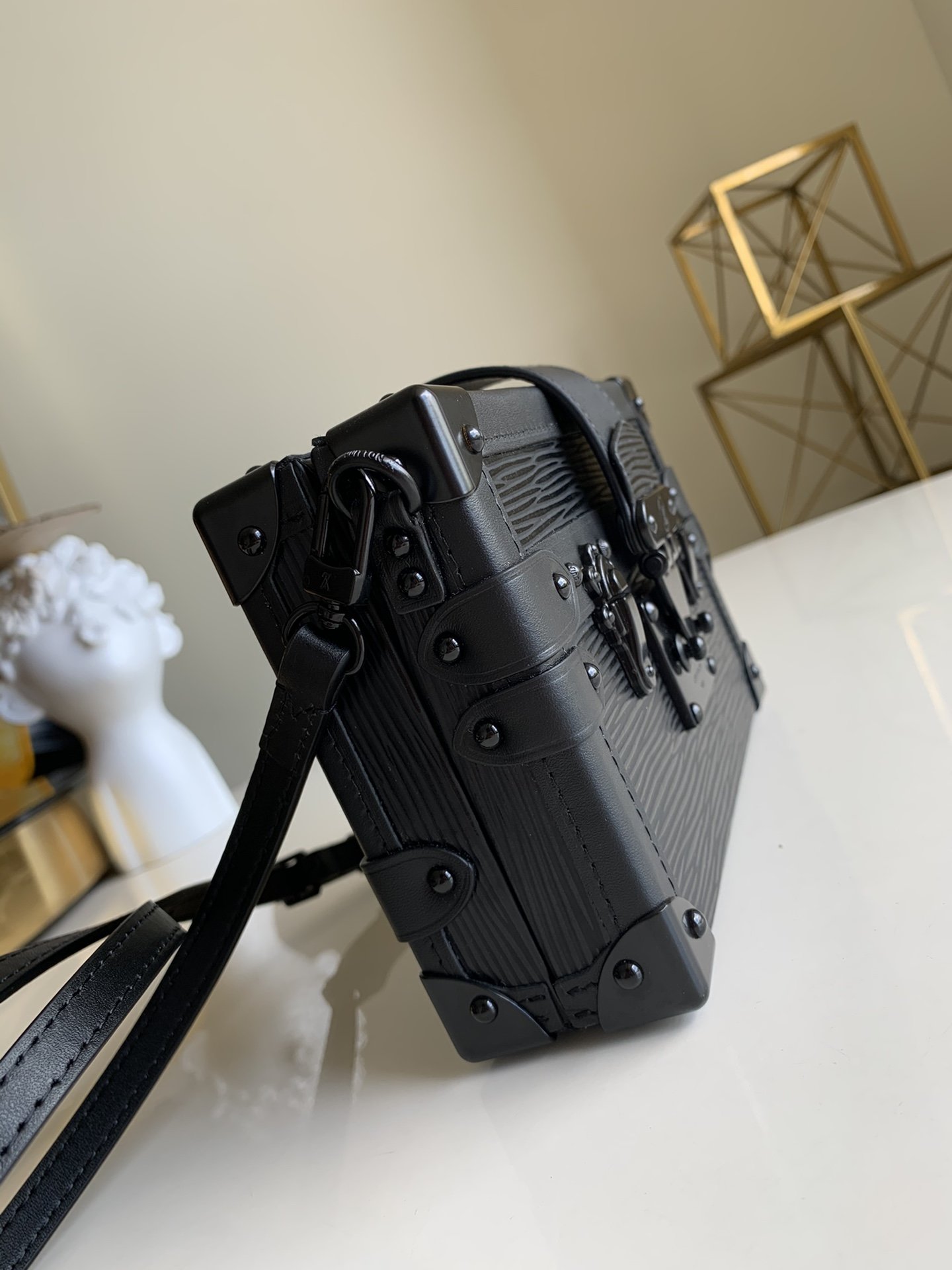 l0vis Vvtt0n petite malle bag all black epi leather m55859 20 x 12.5 x 5 cm