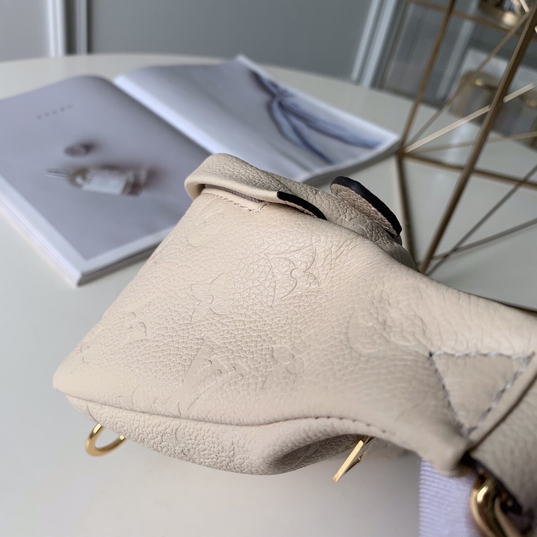 l0vis Vvtt0n bumbag monogram empreinte leather creme m44812 37 cm