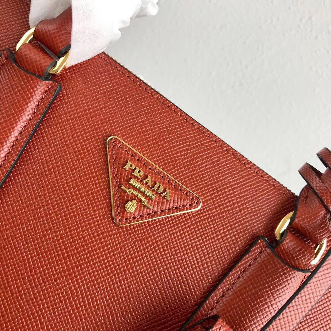 Pra*a medium galleria saffiano carrot 1ba232 31 × 22.5 × 13.5 cm