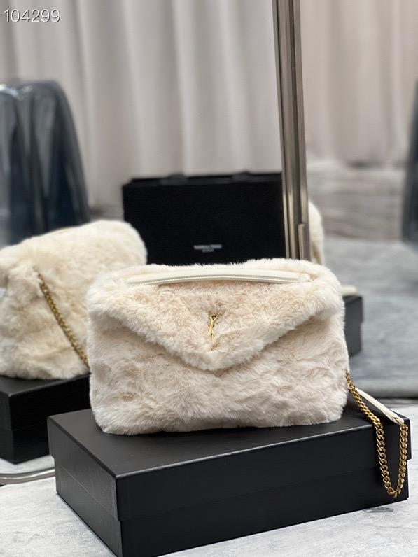 Y51 small puffer bag in merino shearling and lambskin white 57747628 29 × 17 × 11 cm