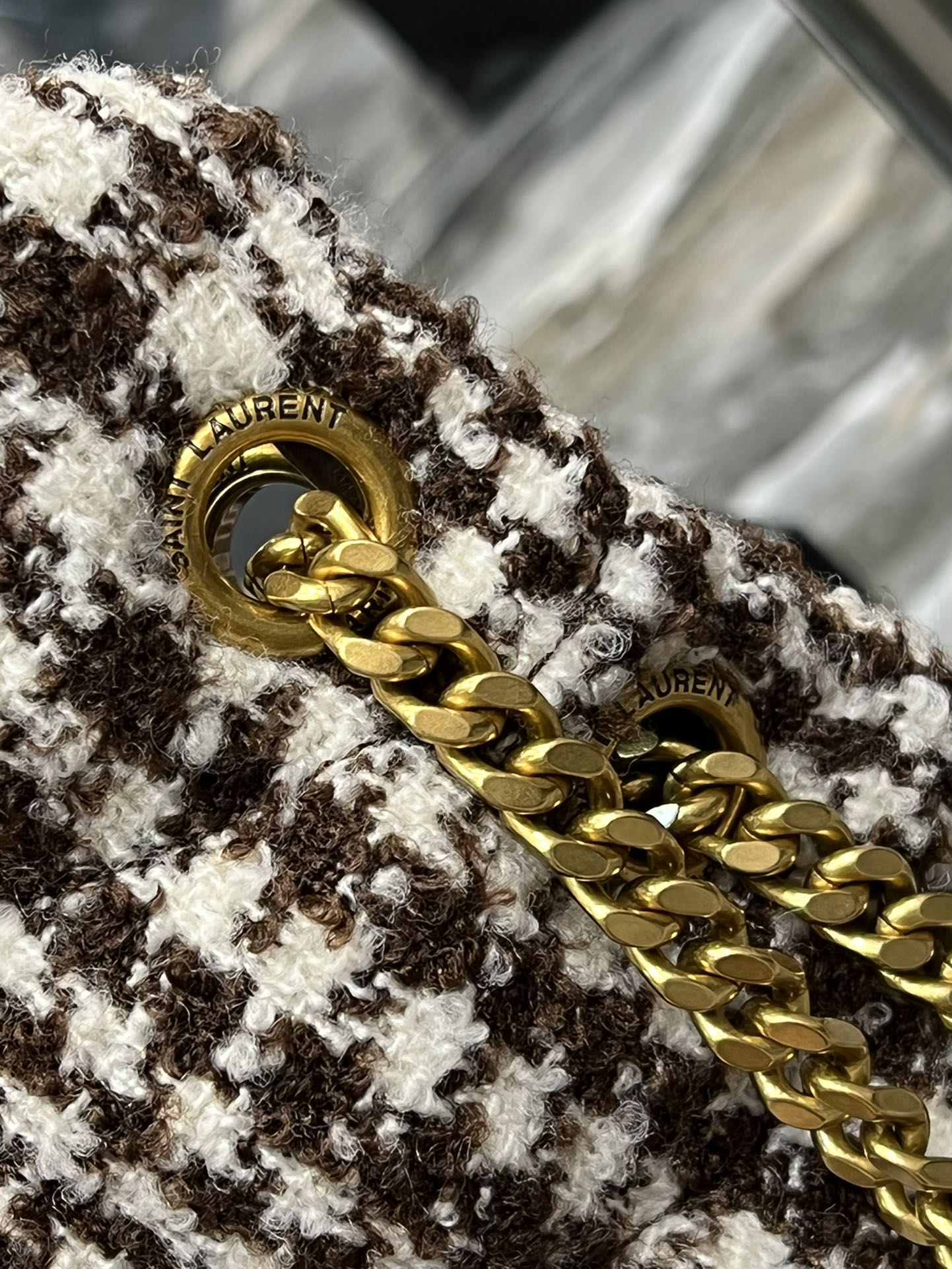 Y51 small puffer bag in checked tweed and lambskin beige 577476 29 × 17 × 11 cm