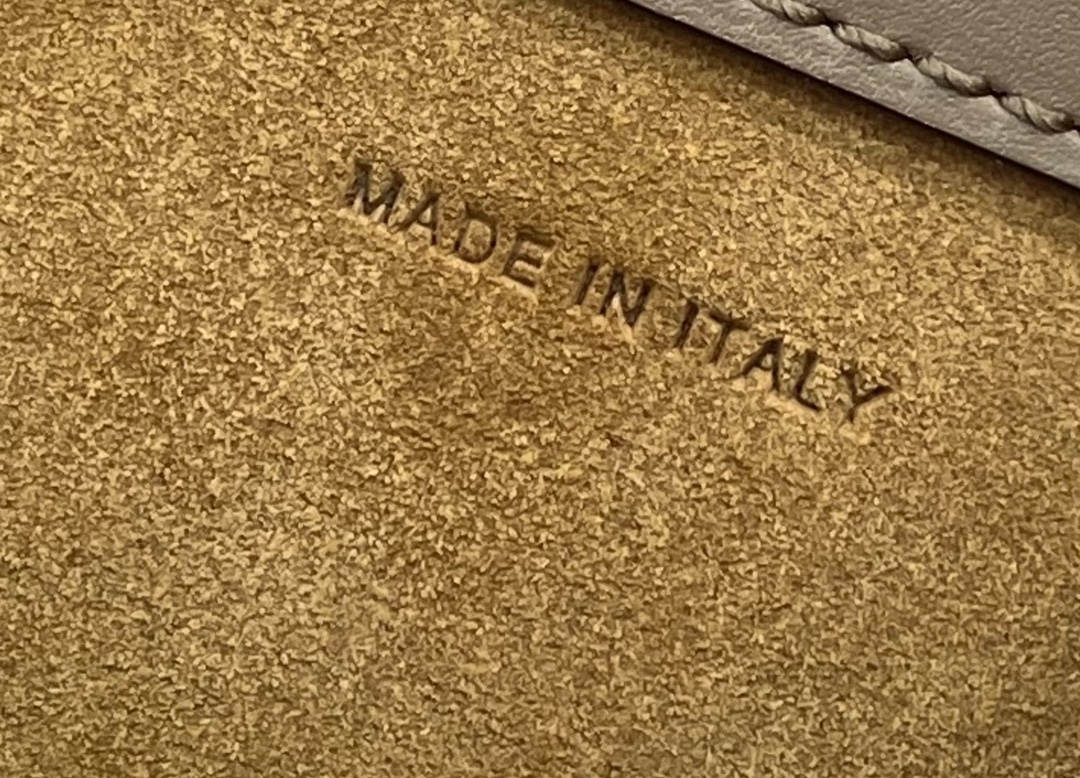 F**di touch leather bag grey 8bt349 26.5 x 10 x 19 cm