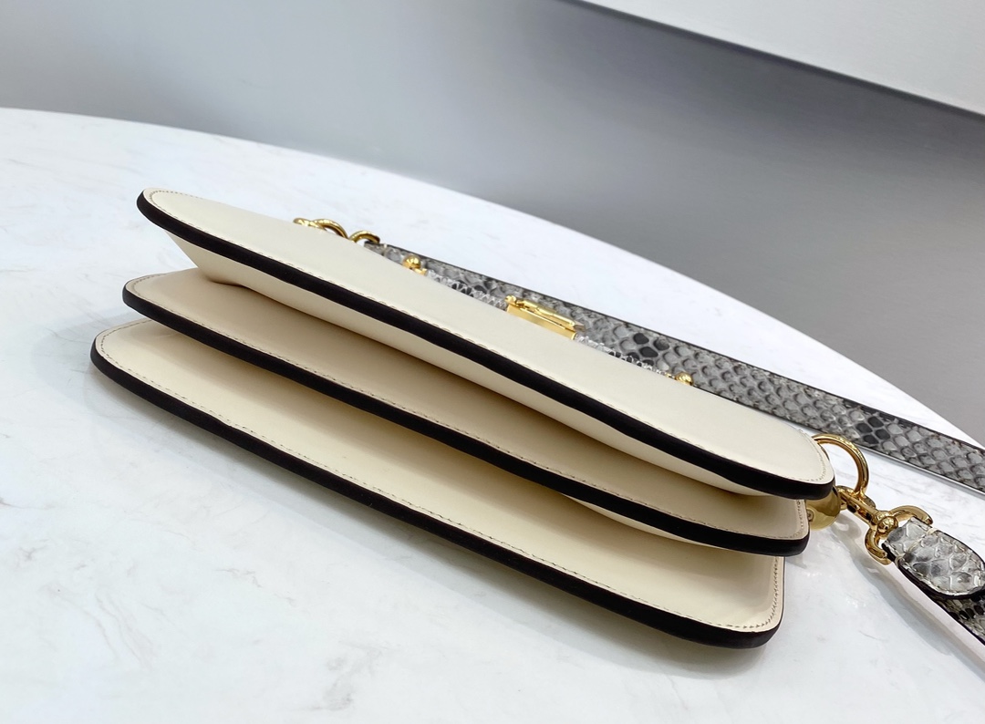 F**di touch leather bag white and python 8bt349 26.5 x 10 x 19 cm