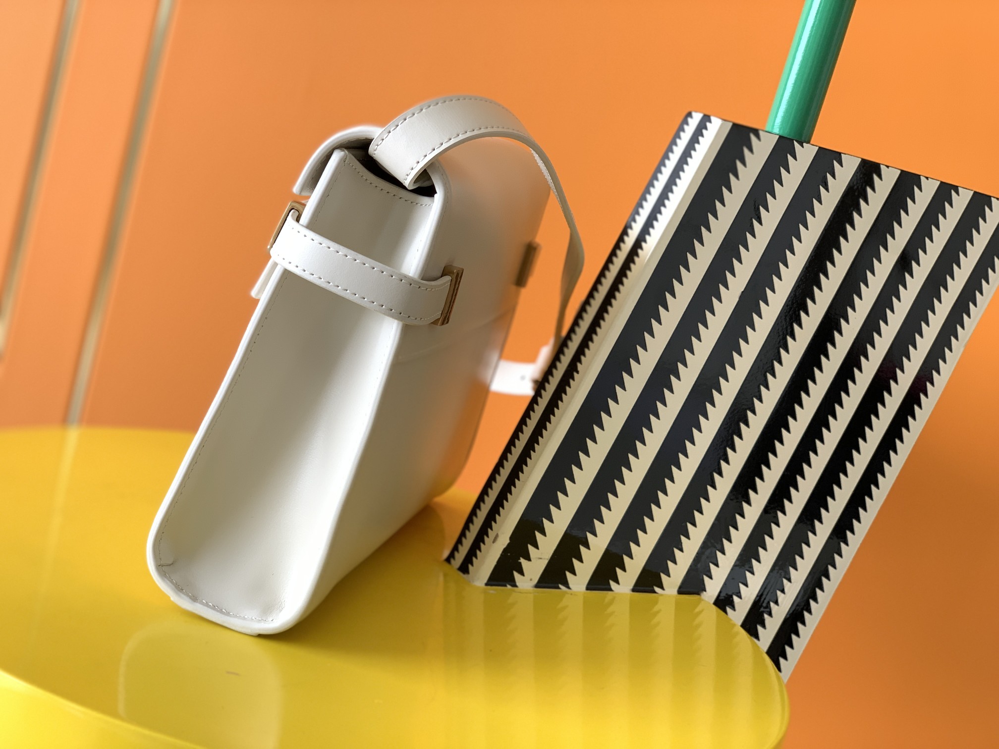 Y51 small manhattan shoulder bag leather white 6756260 24 x 17.5 x 6 cm