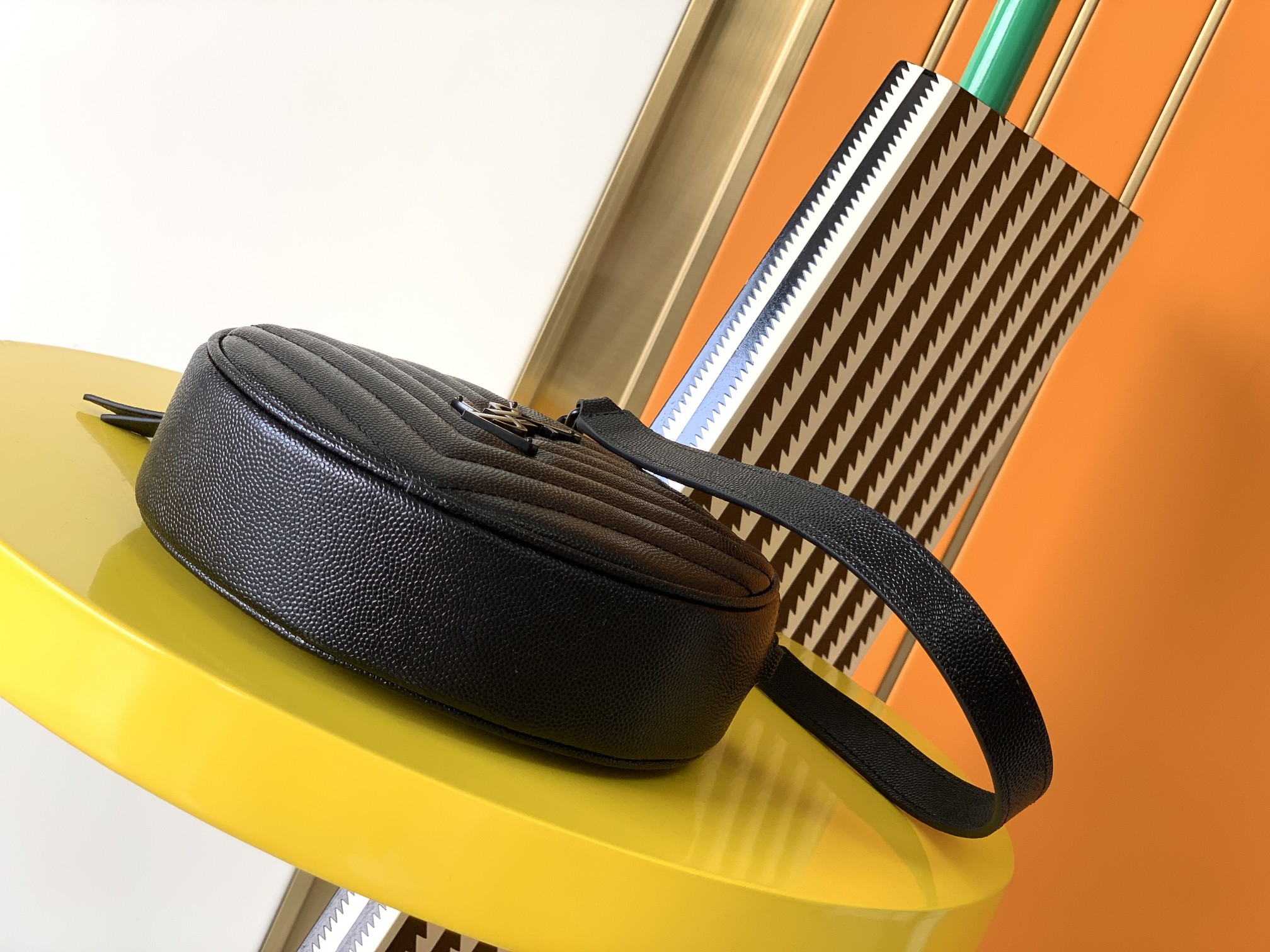 Y51 vinyle round camera bag in chevron-quilted grain de poudre embossed leather black metal 6104361 17 x 17 x 5.5 cm