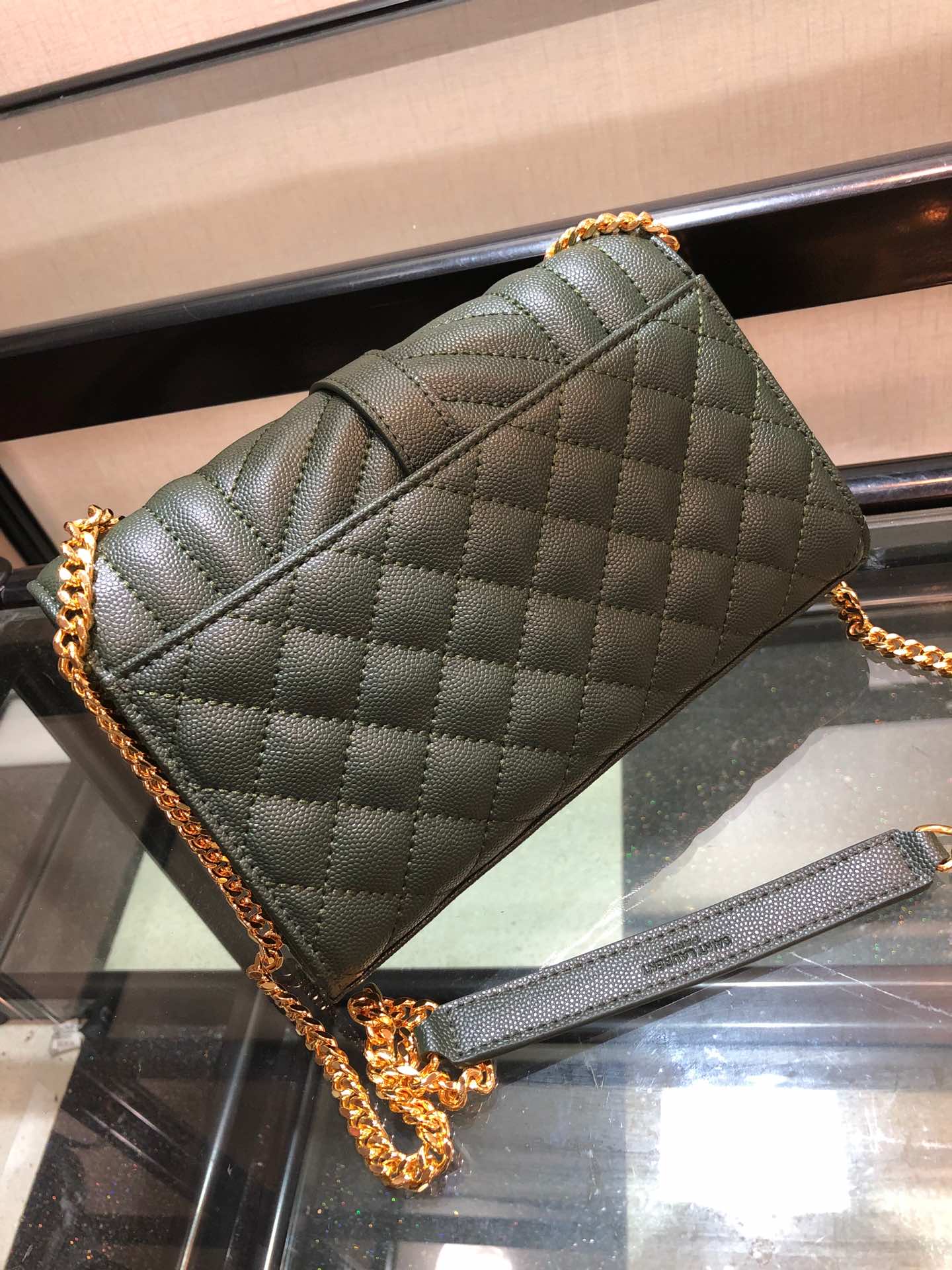 Y51 envelope small bag in grained leather green 600195 21 x 13 x 6 cm