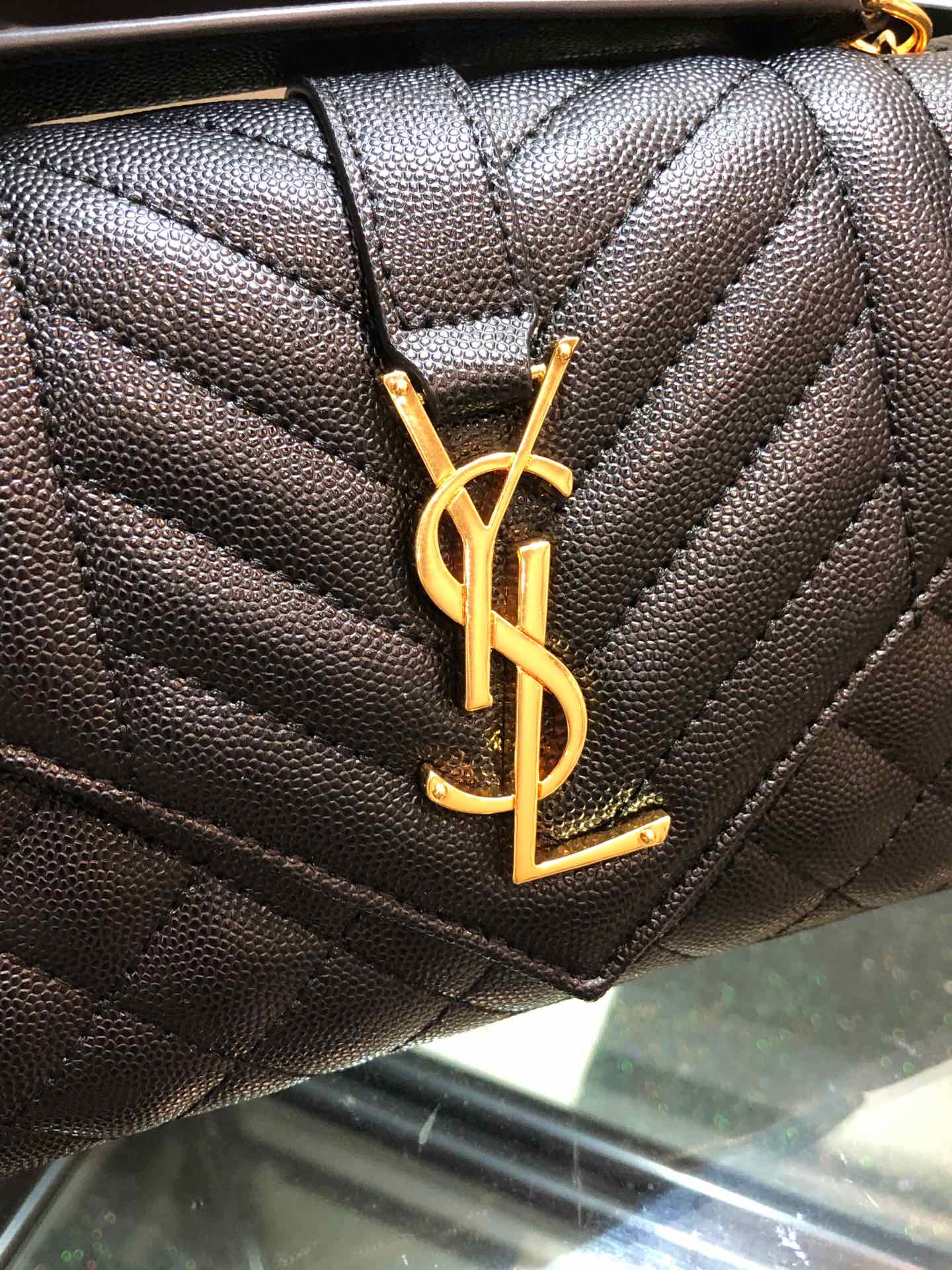 Y51 envelope small bag in grained leather black 600195 21 x 13 x 6 cm