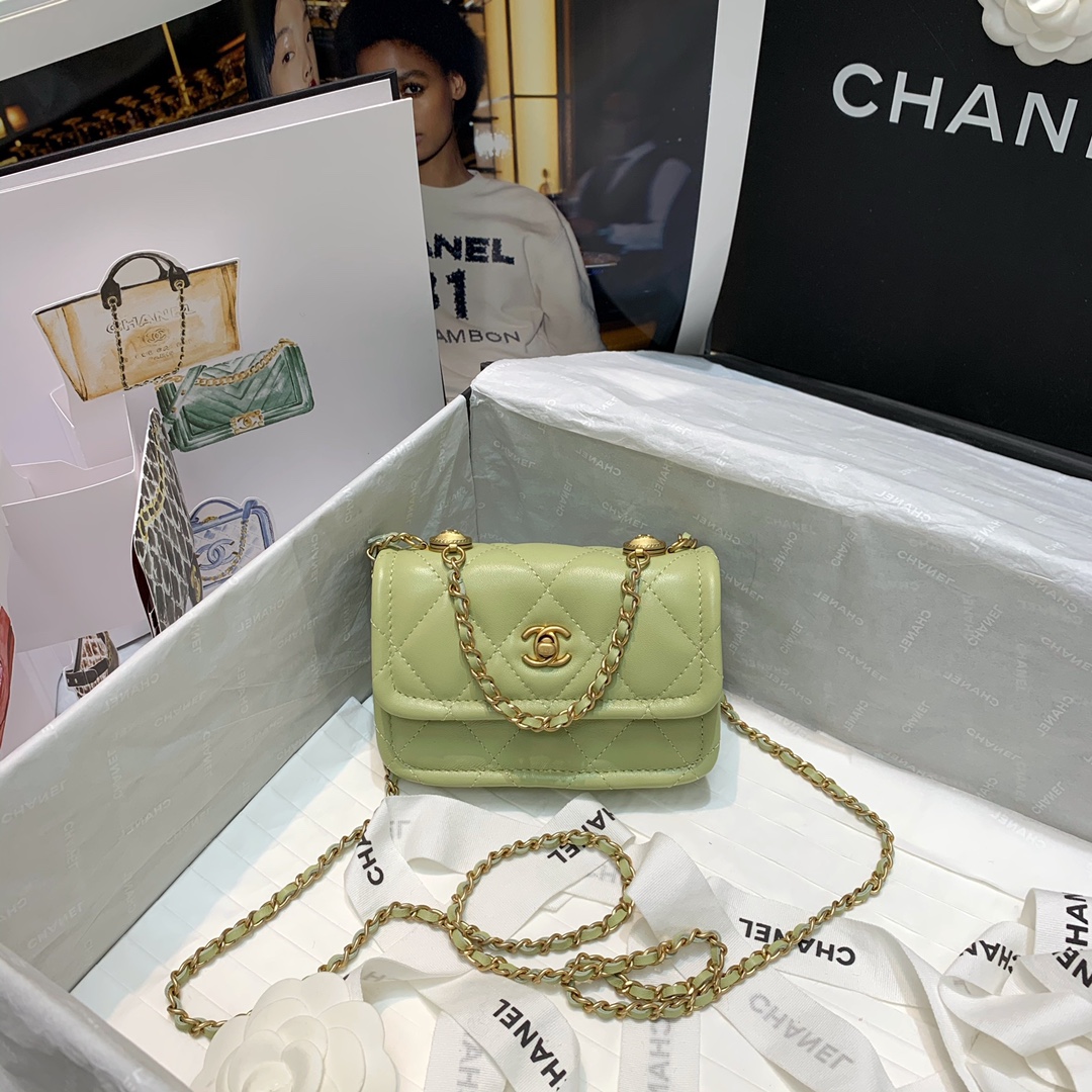 Ch**el mini retro flap button bag in leather mint 13.5 x 9 x 4 cm