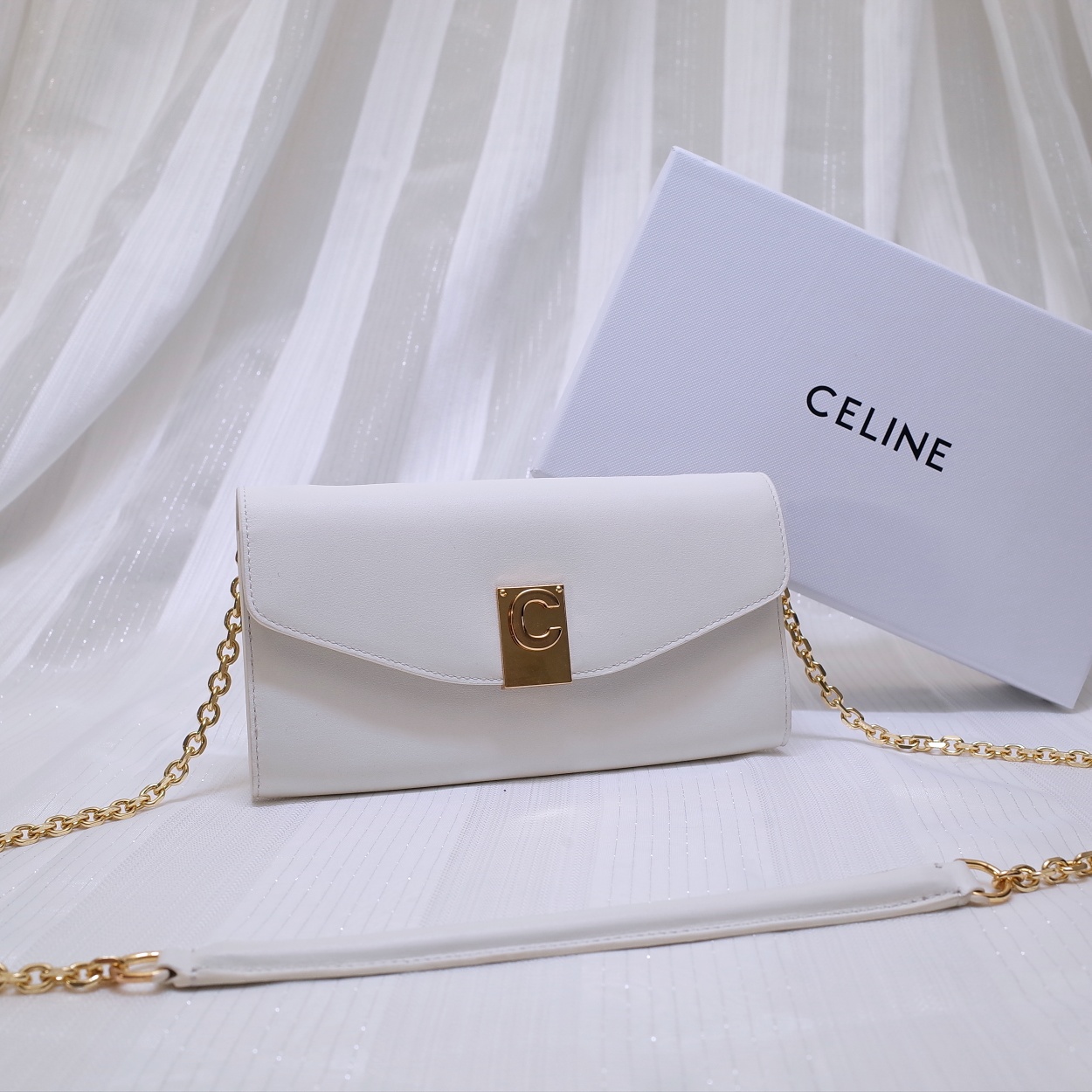 Ce1i*e c wallet on chain in leather white 19 x 9 cm