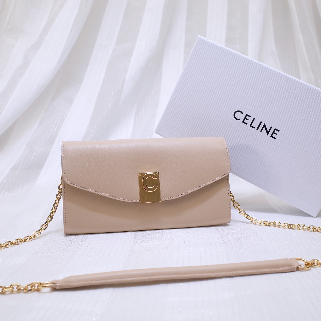 Ce1i*e c wallet on chain in leather light beige 19 x 9 cm