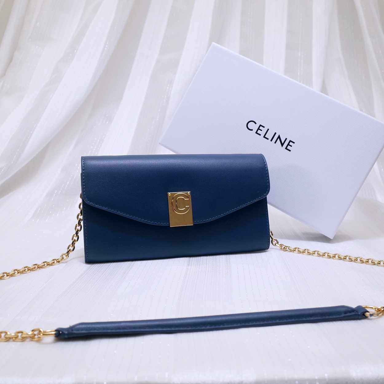 Ce1i*e c wallet on chain in leather navy 19 x 9 cm