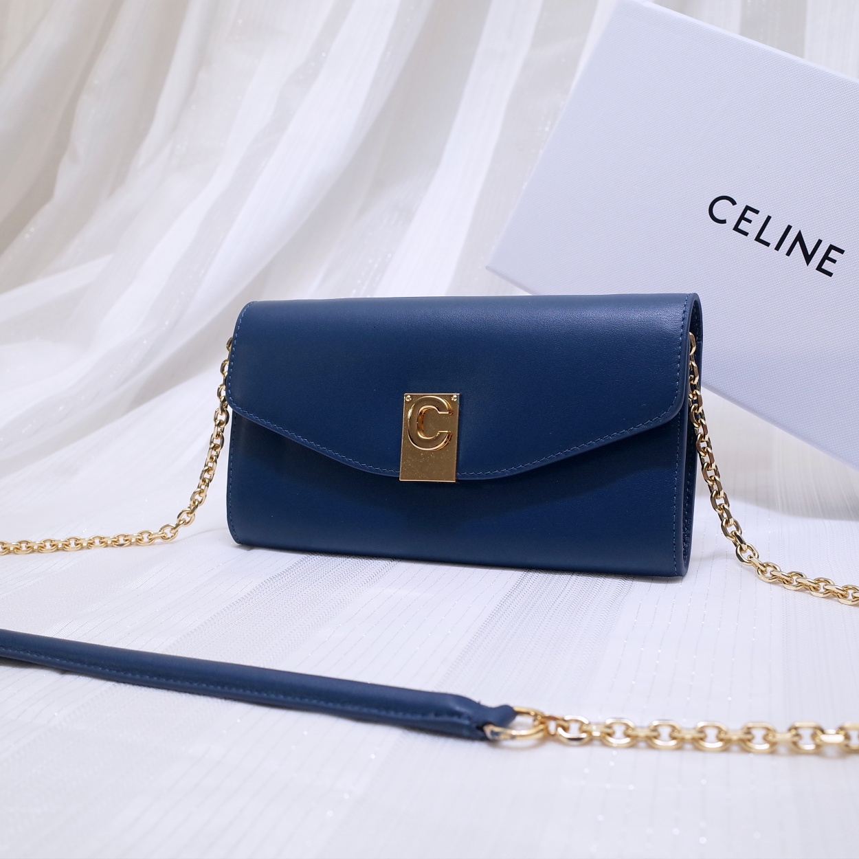 Ce1i*e c wallet on chain in leather navy 19 x 9 cm