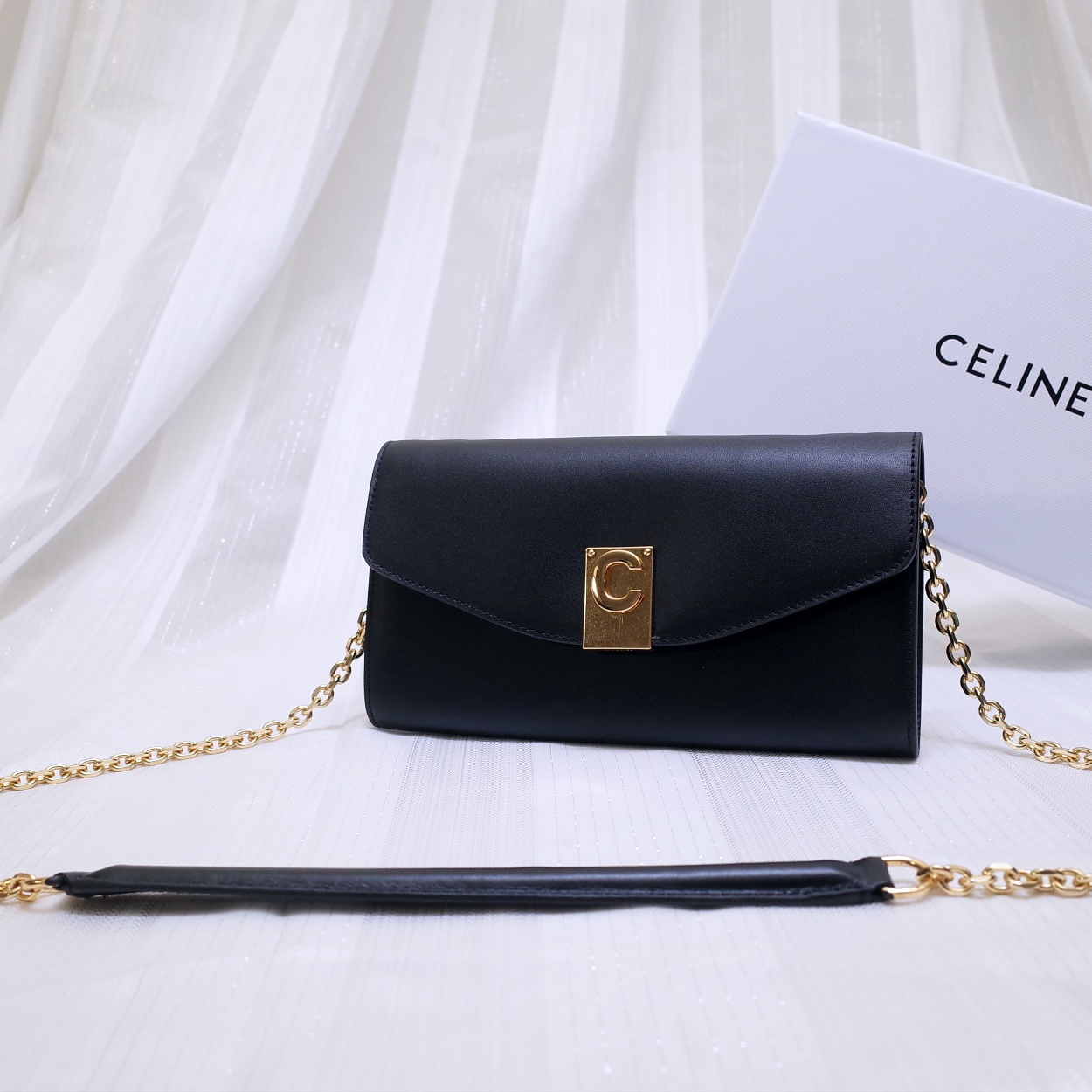 Ce1i*e c wallet on chain in leather black 19 x 9 cm