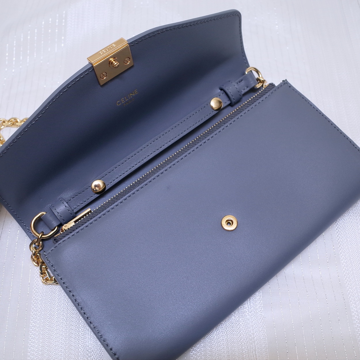 Ce1i*e c wallet on chain in leather lavender 19 x 9 cm