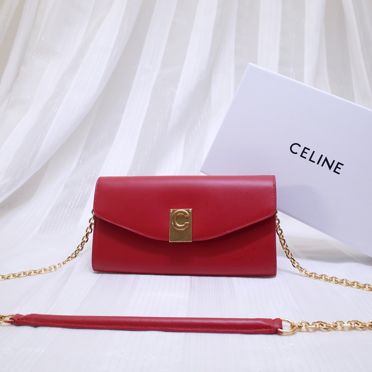 Ce1i*e c wallet on chain in leather red 19 x 9 cm
