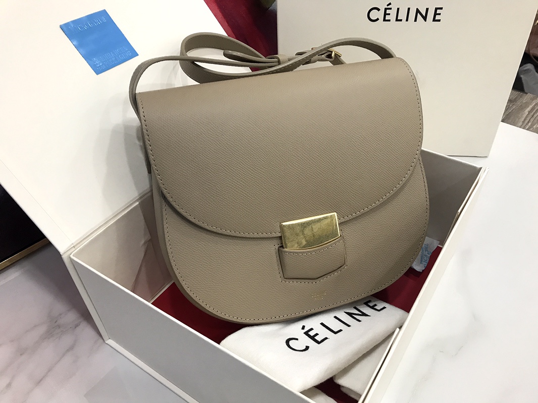 Ce1i*e medium trotteur bag in leather taupe 23 cm