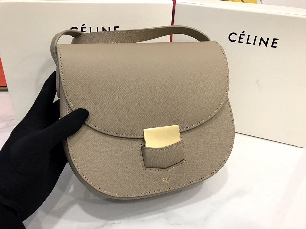 Ce1i*e medium trotteur bag in leather taupe 23 cm