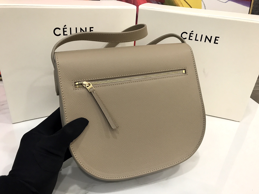 Ce1i*e medium trotteur bag in leather taupe 23 cm
