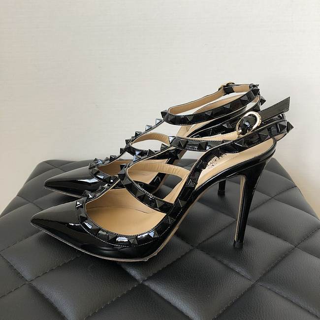 Va1e*ntin0 black patent rockstud high heels 02