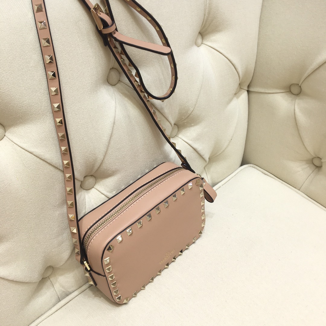 Va1e*ntin0 small rockstud grainy leather crossobody bag cream vw2b0809 18 x 6 x 12 cm