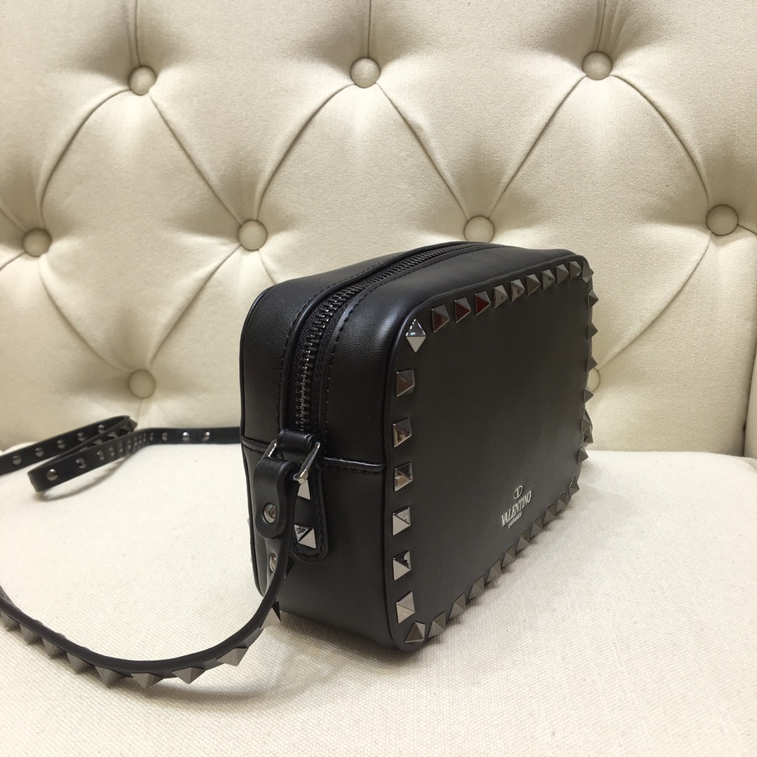 Va1e*ntin0 small rockstud grainy leather crossobody bag silver metal vw2b0809 18 x 6 x 12 cm