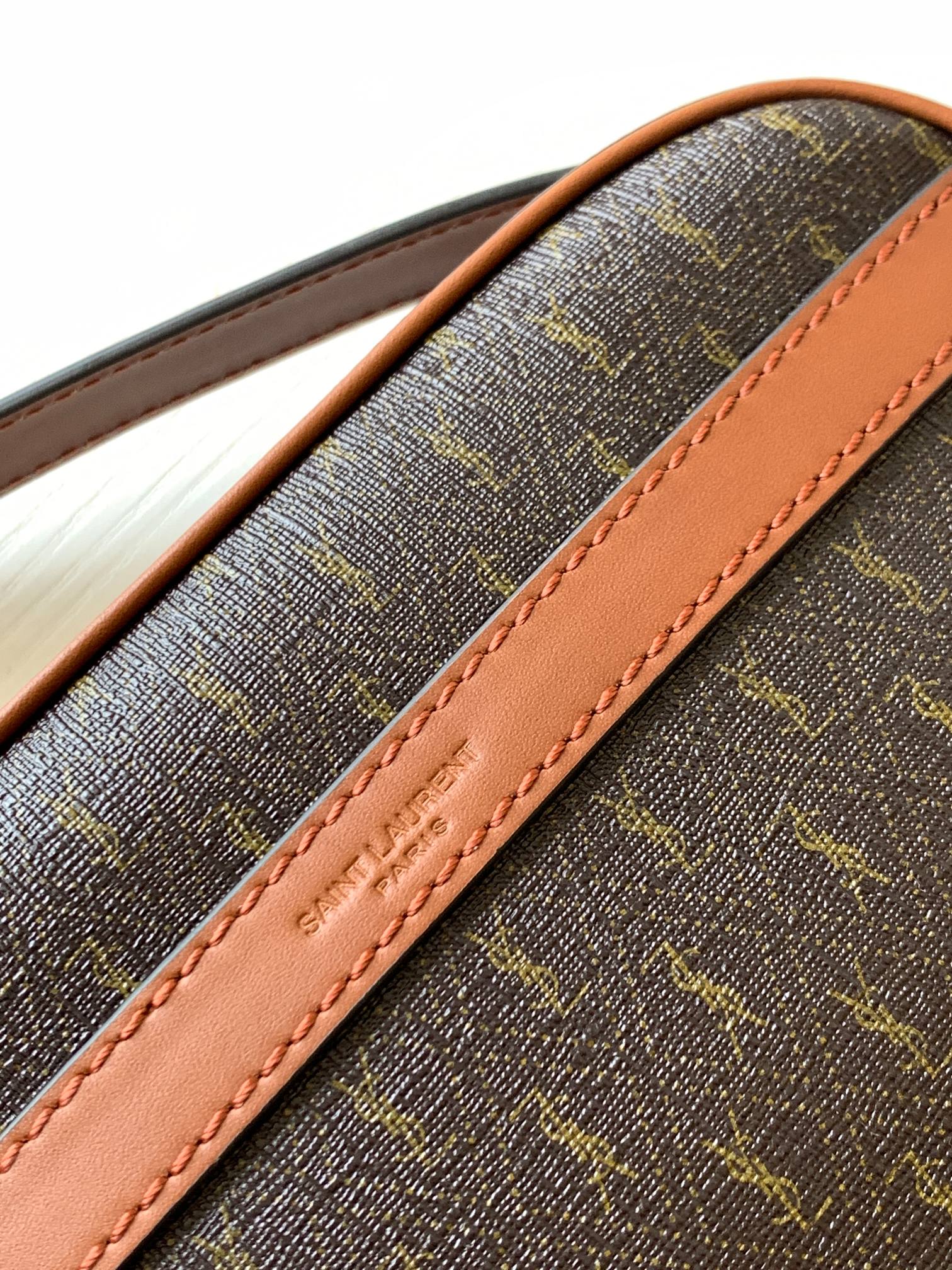 Y51 le monogramme camera bag in monogram canvas and smooth leather 6699572 21.5 x 15 x 7 cm