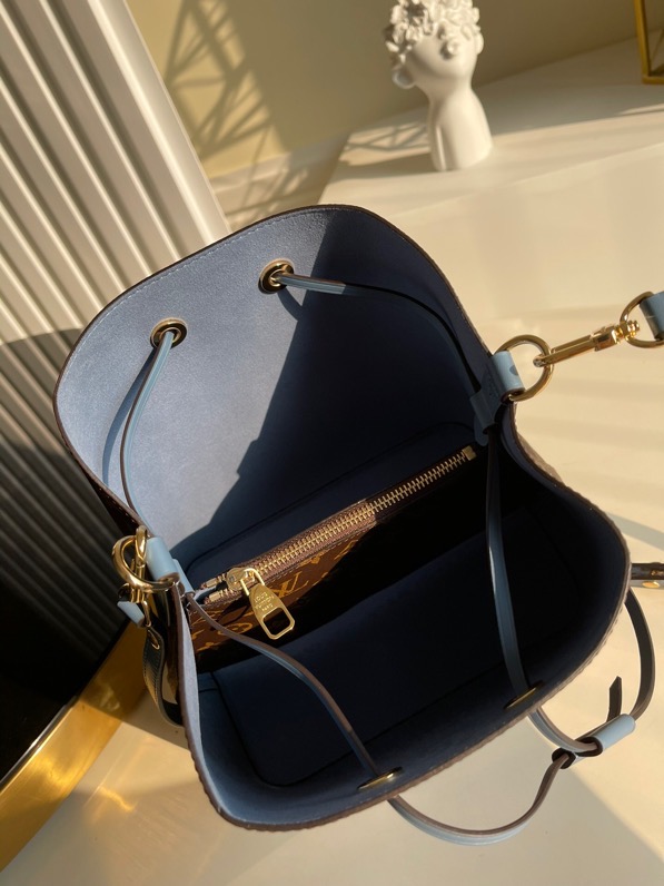 l0vis Vvtt0n néonoé mm monogram canvas blue m44020 26  cm