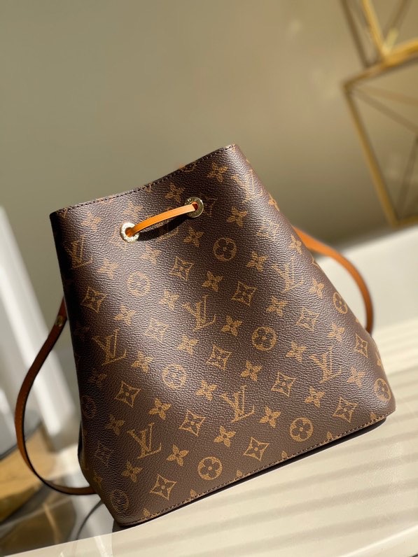 l0vis Vvtt0n néonoé mm monogram canvas orange m44020 26 cm