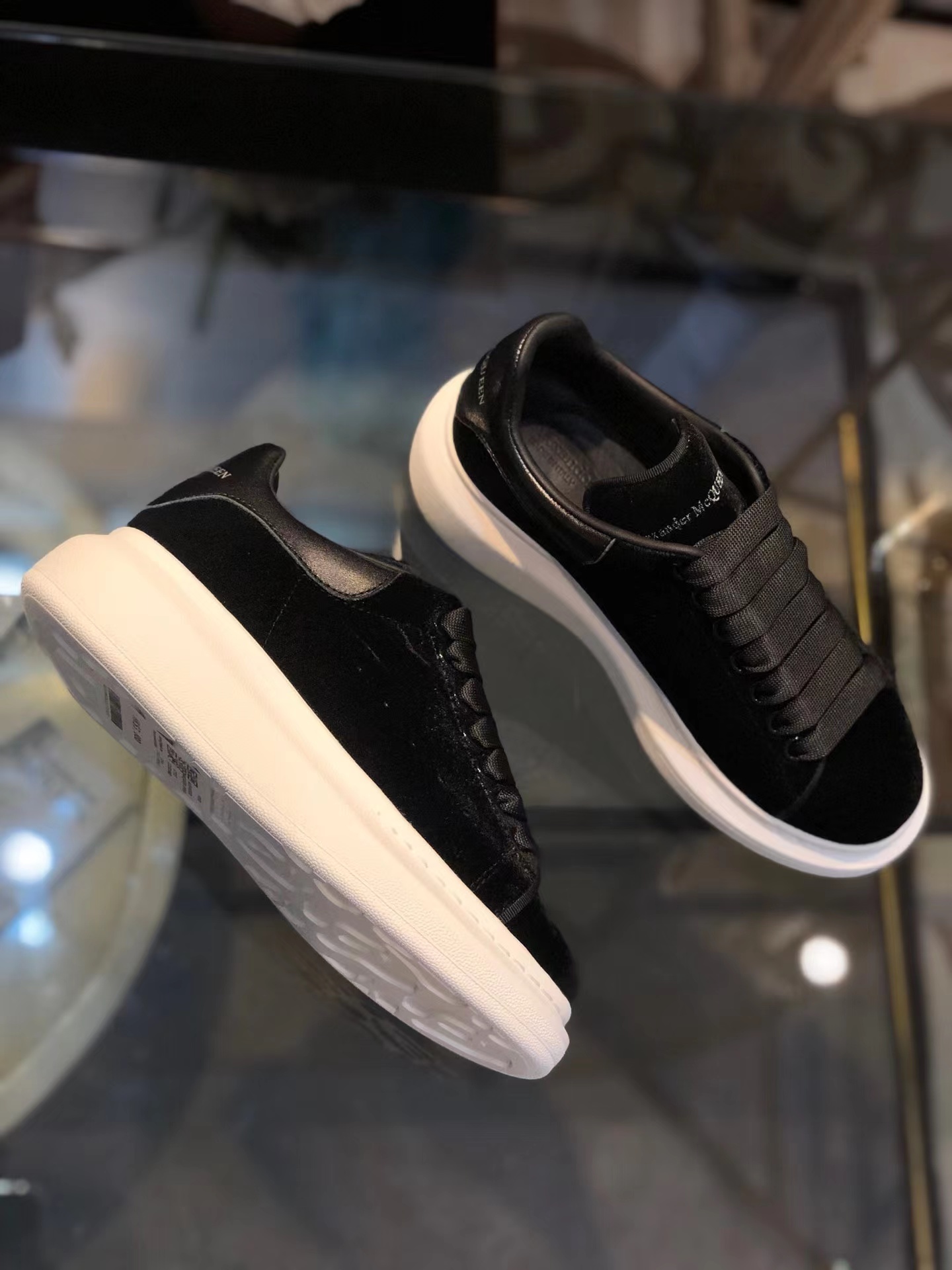 a1exa*der Mcqv*en shoes velvet black