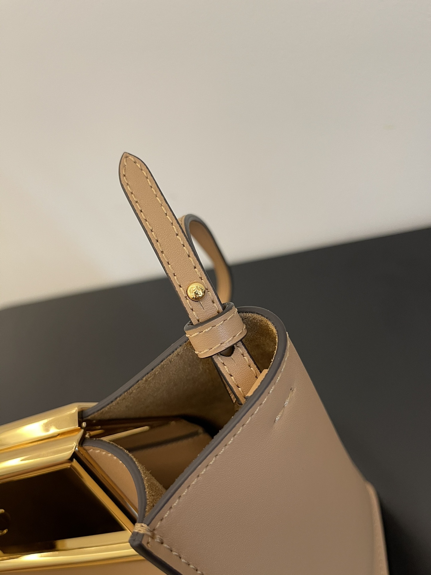 F**di small way leather shoulder bag beige 8bs054 20x9x17cm