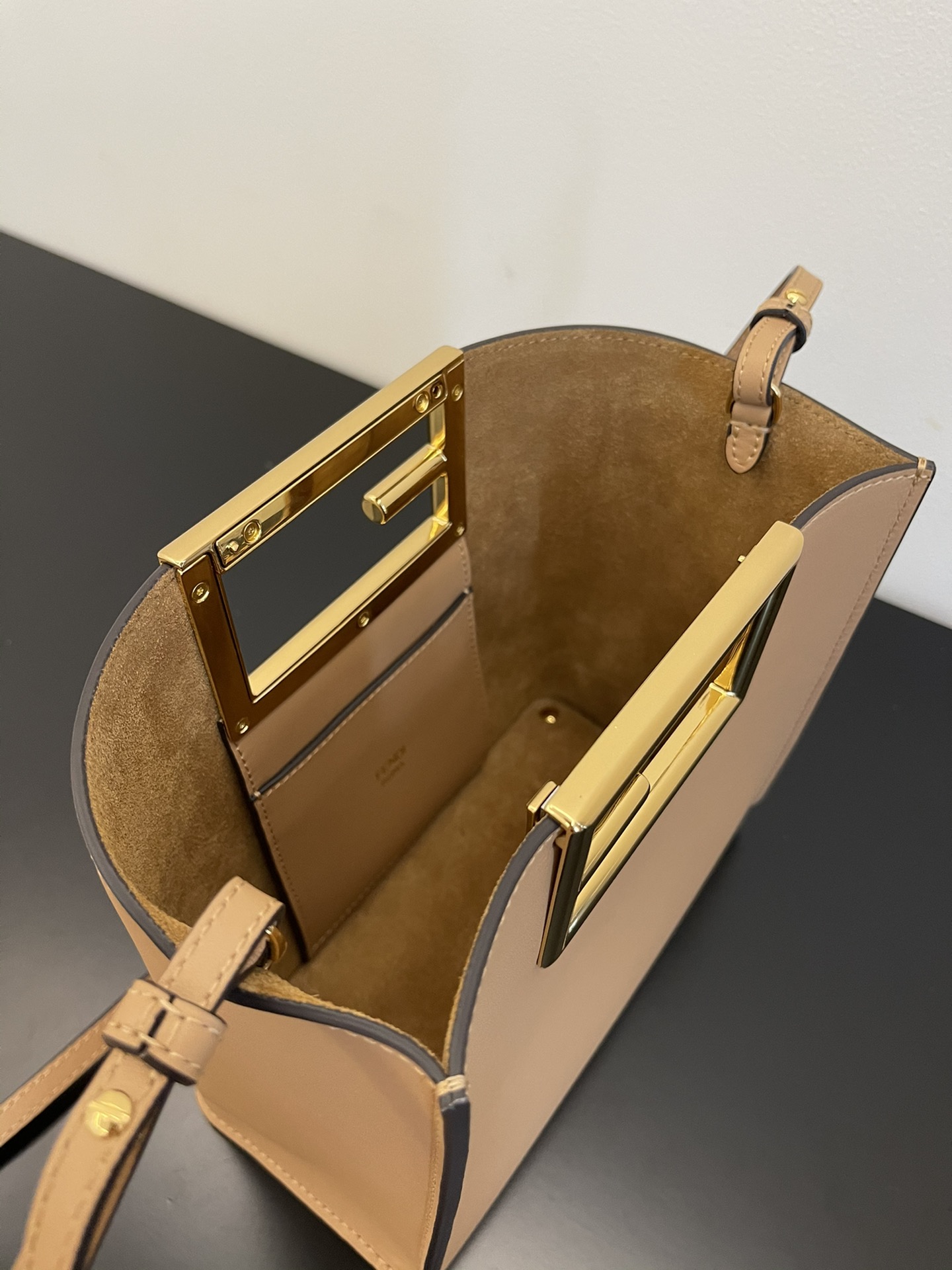 F**di small way leather shoulder bag beige 8bs054 20x9x17cm