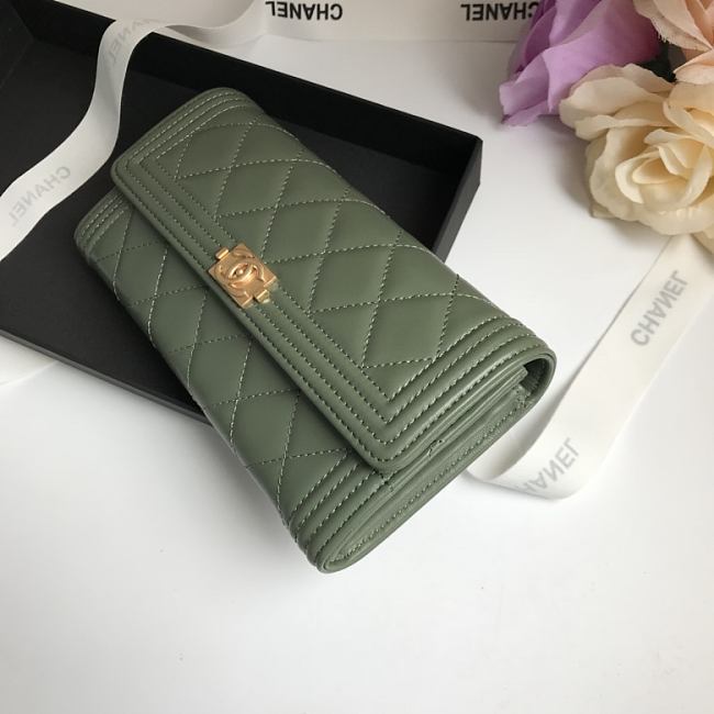 Ch**el long wallet smooth leather olive green a80286 19 x 10.5 x 3 cm
