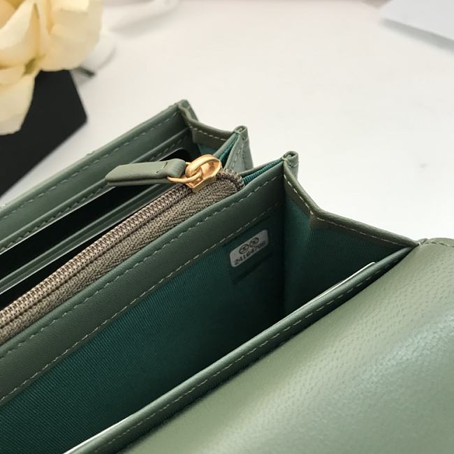 Ch**el long wallet smooth leather olive green a80286 19 x 10.5 x 3 cm