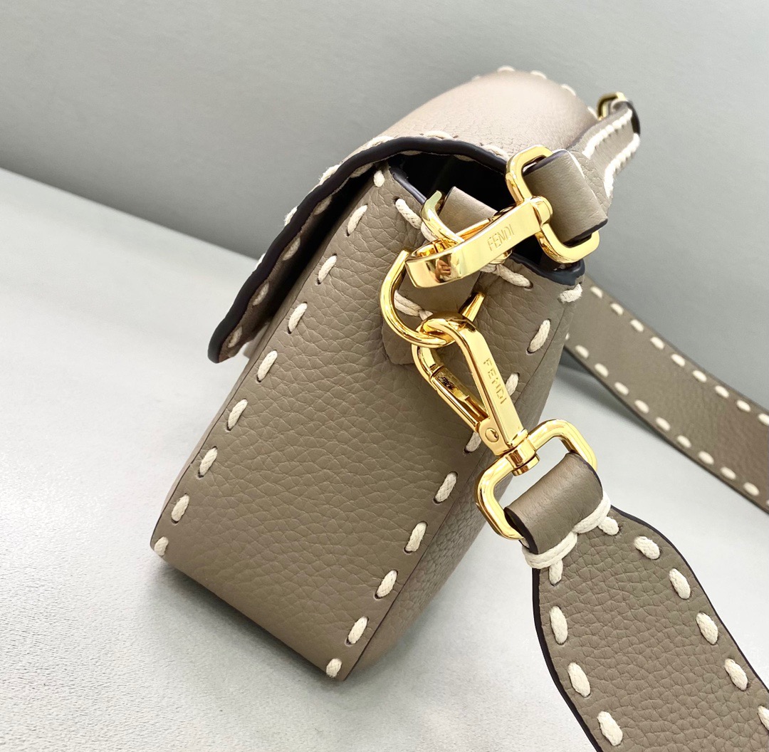 F**di baguette gray full grain leather 8br600ah95f 27 x 15 x 6 cm