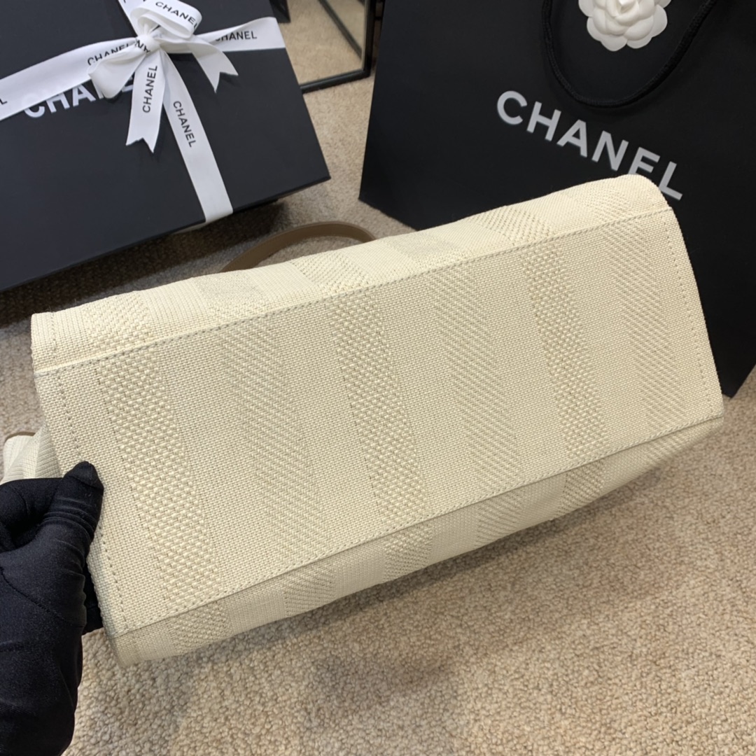 Ch**el deauville large tote light beige 34 cm