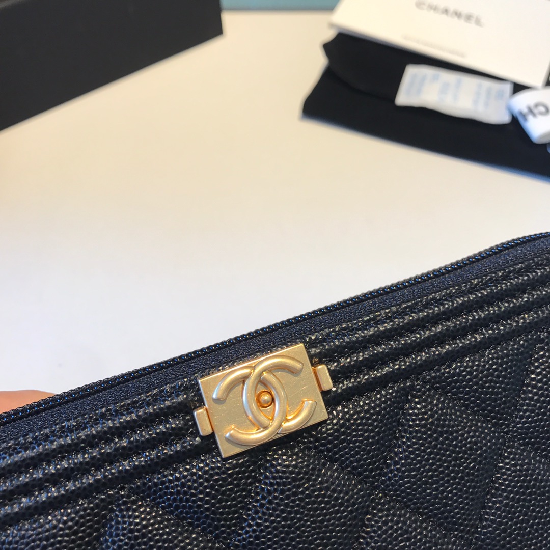 Ch**el boy long zipped wallet gold metal grained leather black a80815 19cm