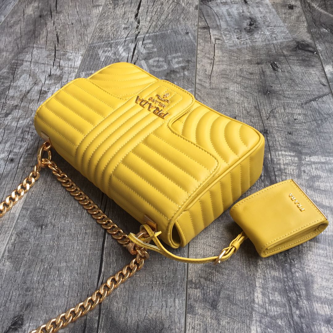 Pra*a medium leather diagramme bag yellow 1bd108 24 x 14 x 6 cm