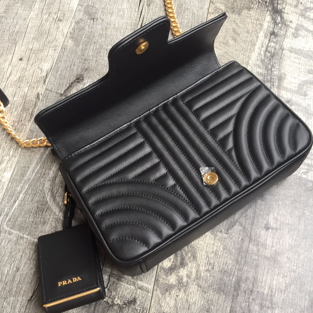 Pra*a medium leather diagramme bag black 1bd108 24 x 14 x 6 cm