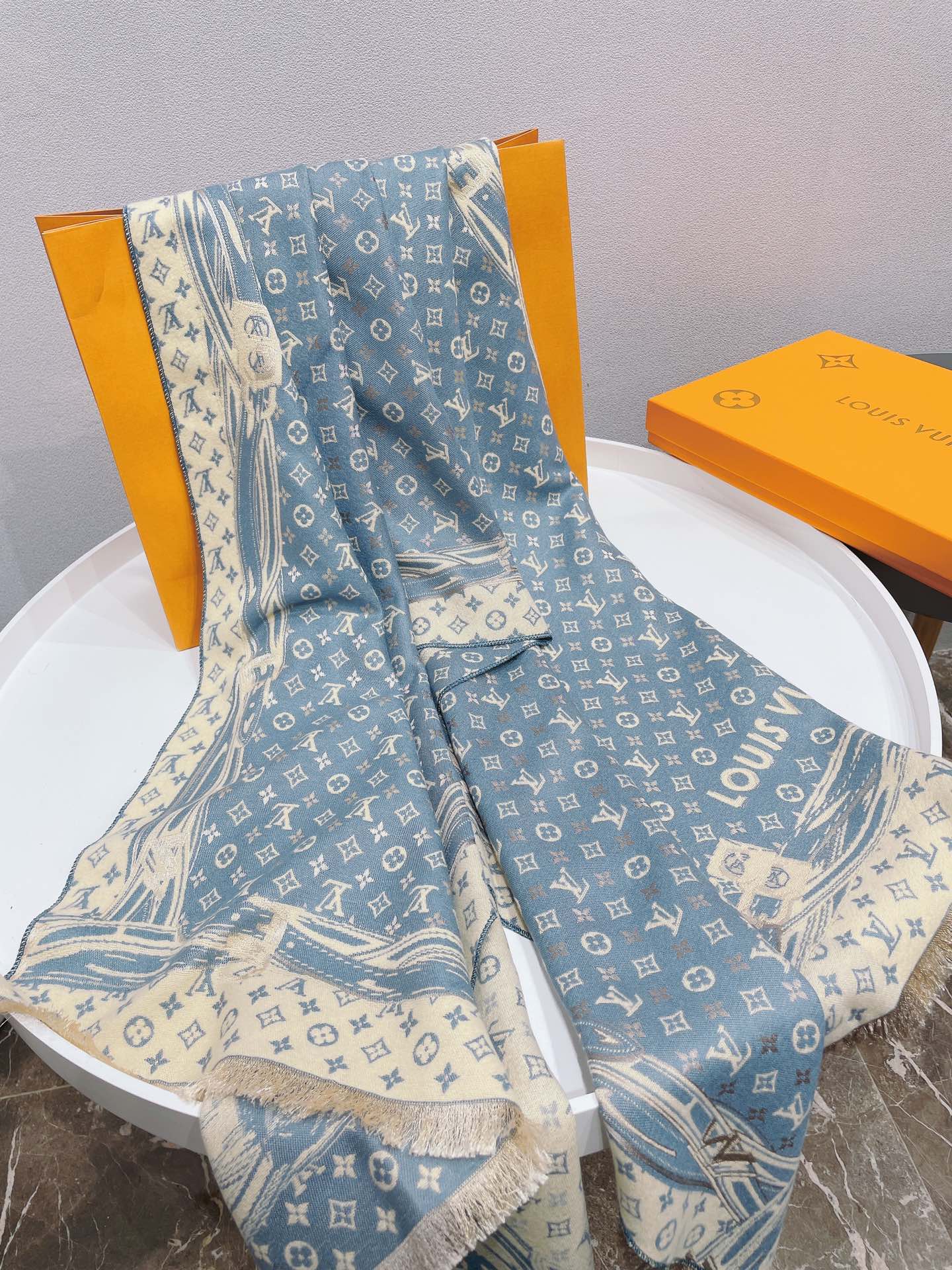 l0vis Vvtt0n scarf 03