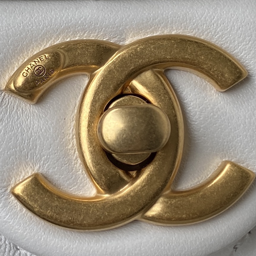 Ch**el flap bag with big chain leather white 22 × 5 × 15.5 cm