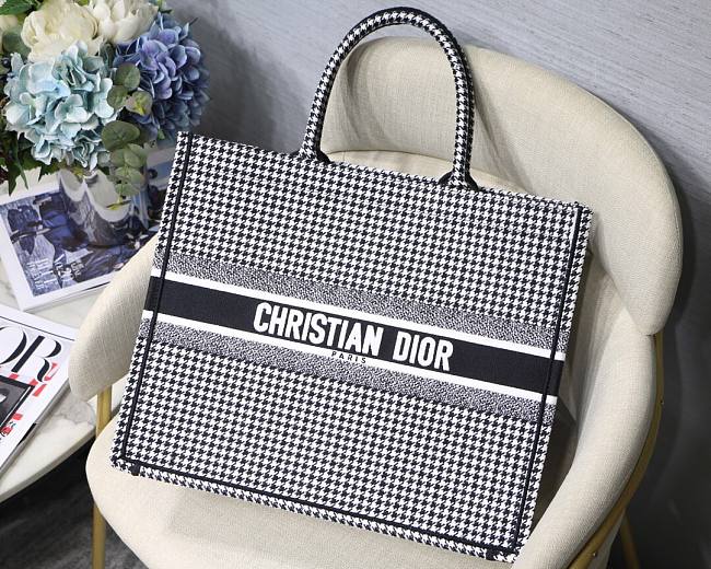 D10r book tote black and white houndstooth embroidery 41cm