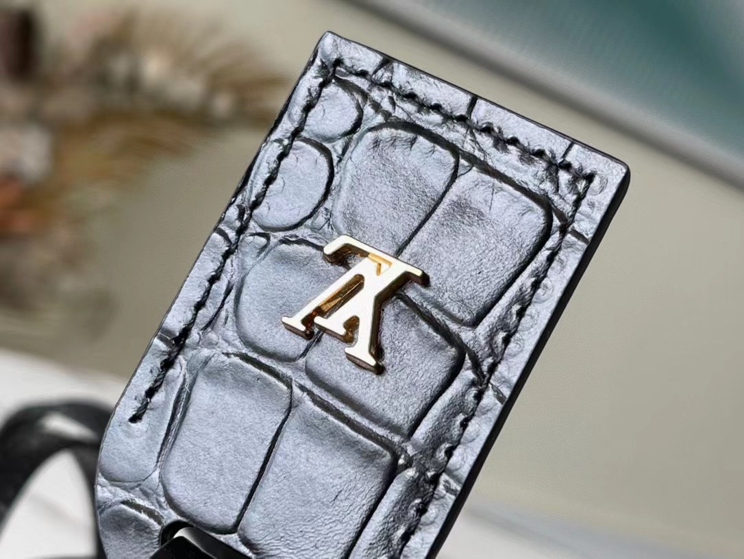 l0vis Vvtt0n petite boite chapeau crocodile leather black n93597 17.5 x 16.5 x 7.5 cm