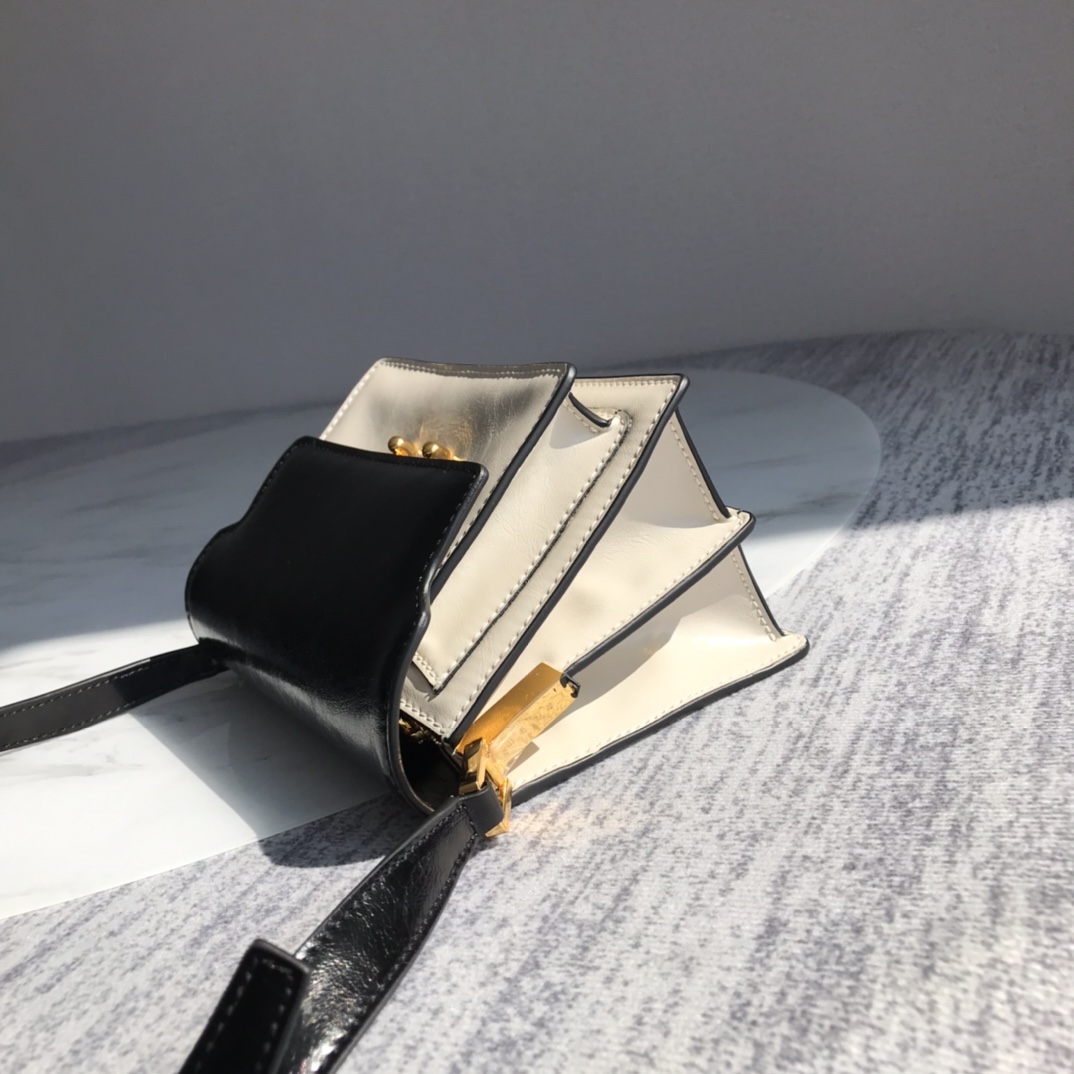 Marni Mini Trunk Bag Leather White/Black Z476N 18 × 13 × 6.5 cm