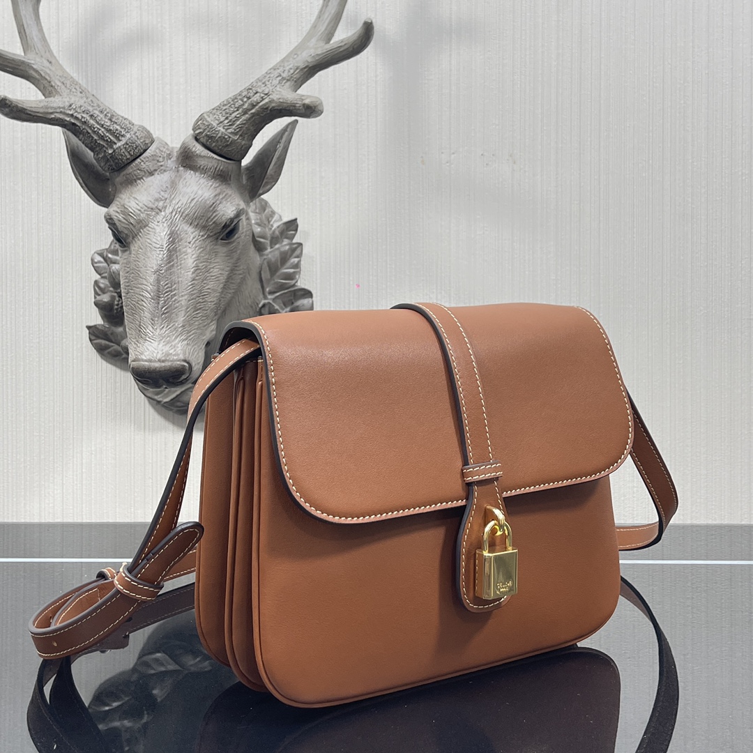 Ce1i*e medium tabou smooth leather tan 196583dk1 22 x 16 x 7 cm