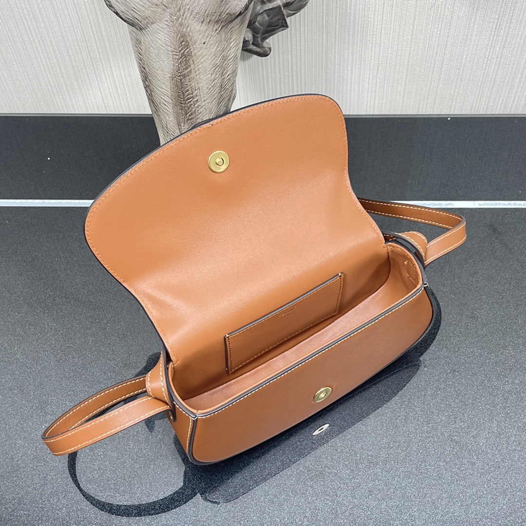 Ce1i*e clutch on strap smooth leather tan 10i593dq1 18 × 8 × 5 cm