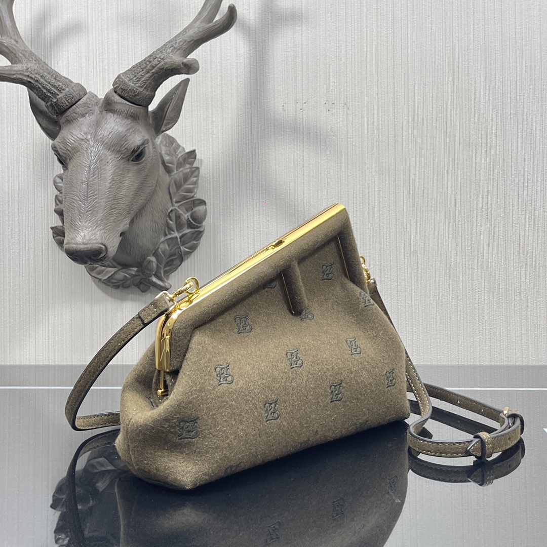 F**di small first flannel olive green 8bp129abve 26 x 9.5 x 18 cm